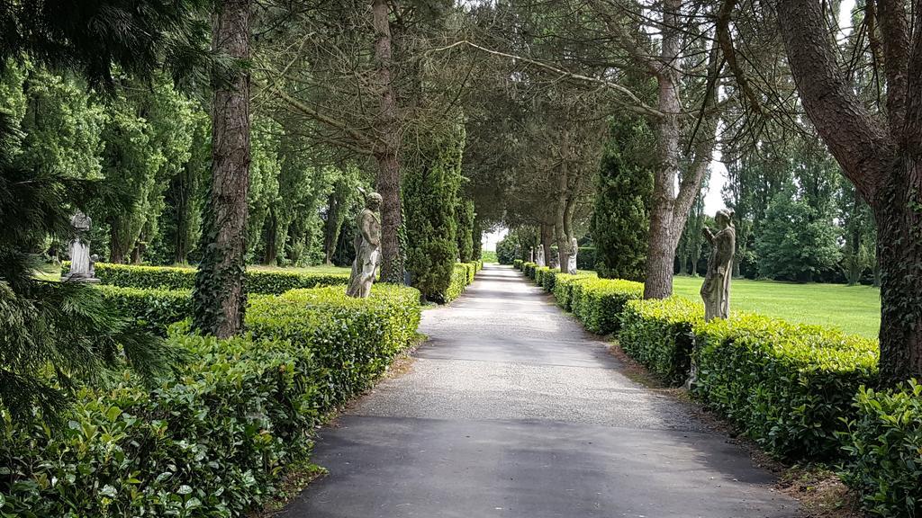 Hotel Tenuta Il Tenchio Lacchiarella Exteriér fotografie